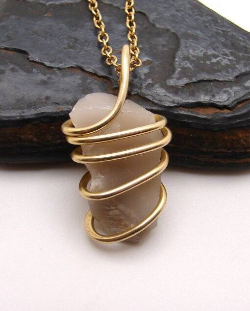 NOVACULITE PENDANT IN MERLIN'S GOLD - BE FREE AGAIN 62