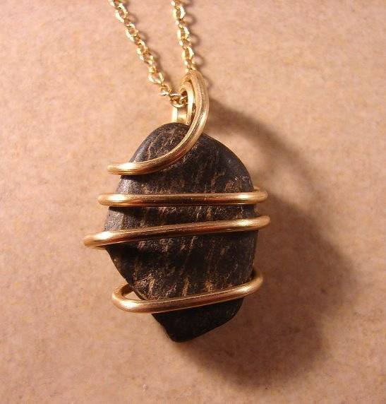PENDANT OF OLDEST STONE IN THE WORLD 2 BILLION YEAR OLD GENESIS STONE GOLD #404