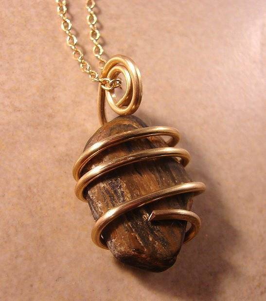 PENDANT OF OLDEST STONE IN THE WORLD 2 BILLION YEAR OLD GENESIS STONE GOLD #404